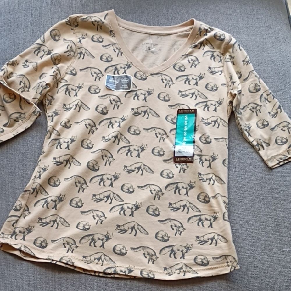 NWT Lincoln Outfitters Fox Tee